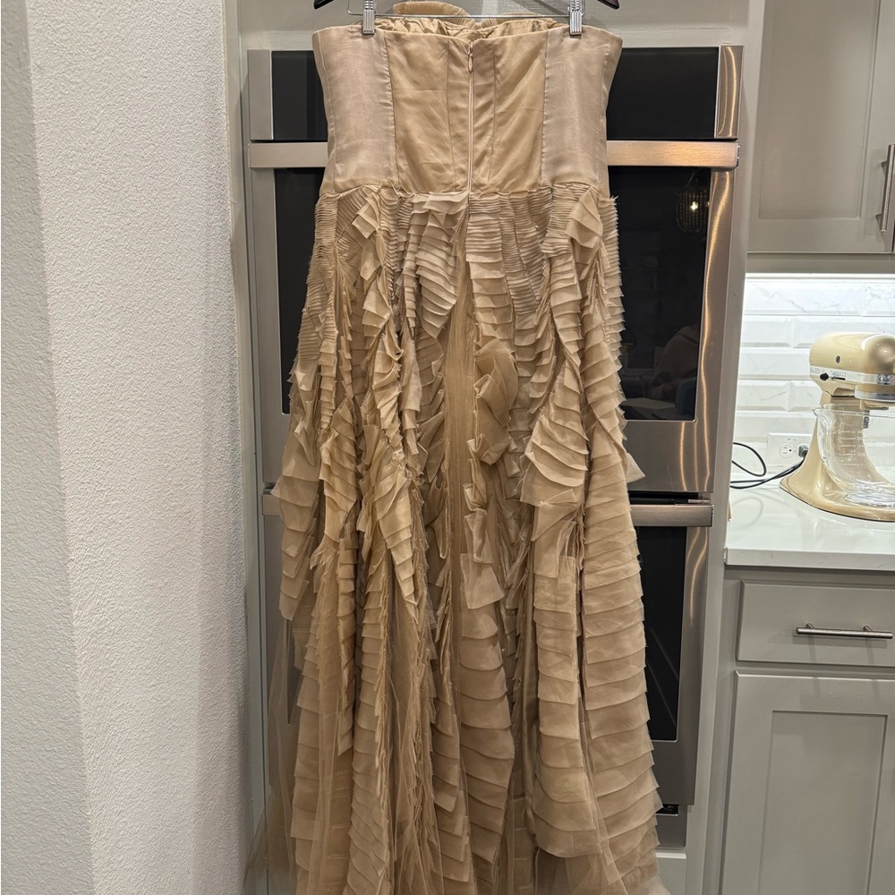 Archival Vera Wang Jasmine Gown - Picture 5 of 8